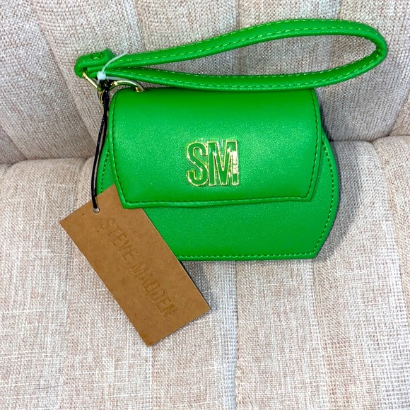 Steve Madden Handbags - NWT STEVE MADDEN Green Wristlet.